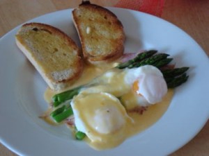 eggs-benedict-plus-asparagus eggs-benedict-plus-asparagus
